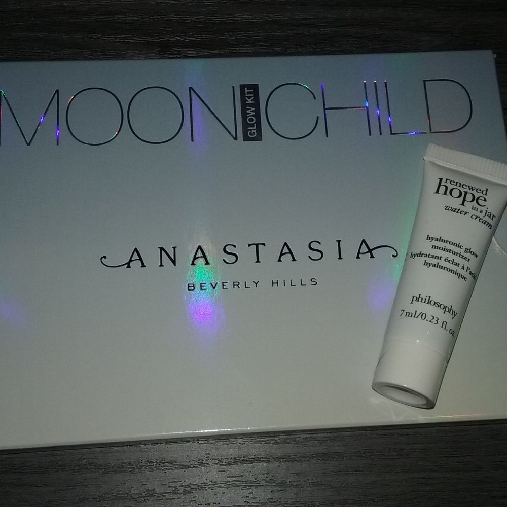 Anastasia Glow Kit Powder +FREE MiniMoisturizer